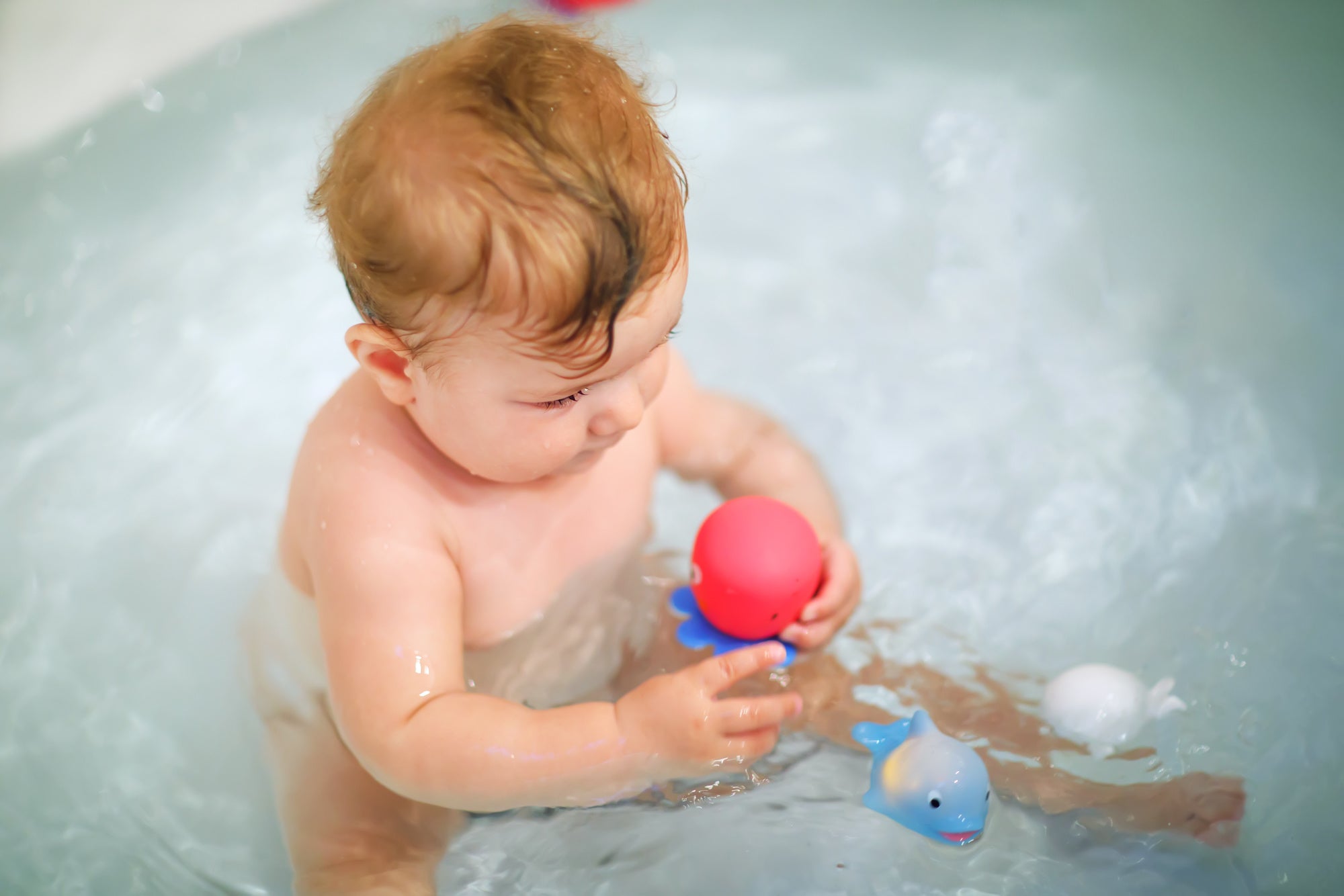 Comment nettoyer les jouets de bain? Désinfection des jouets